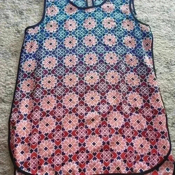 Vince Camuto Geographic Flower Sleeveless Top PS - Picture 2 of 9